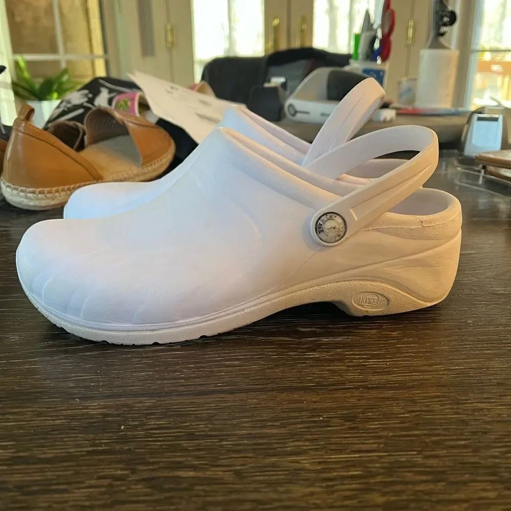 Any Wear Work Wear White Nurse Clogs Shoes sz 8 (m) 9.5 (W) - Picture 6 of 7